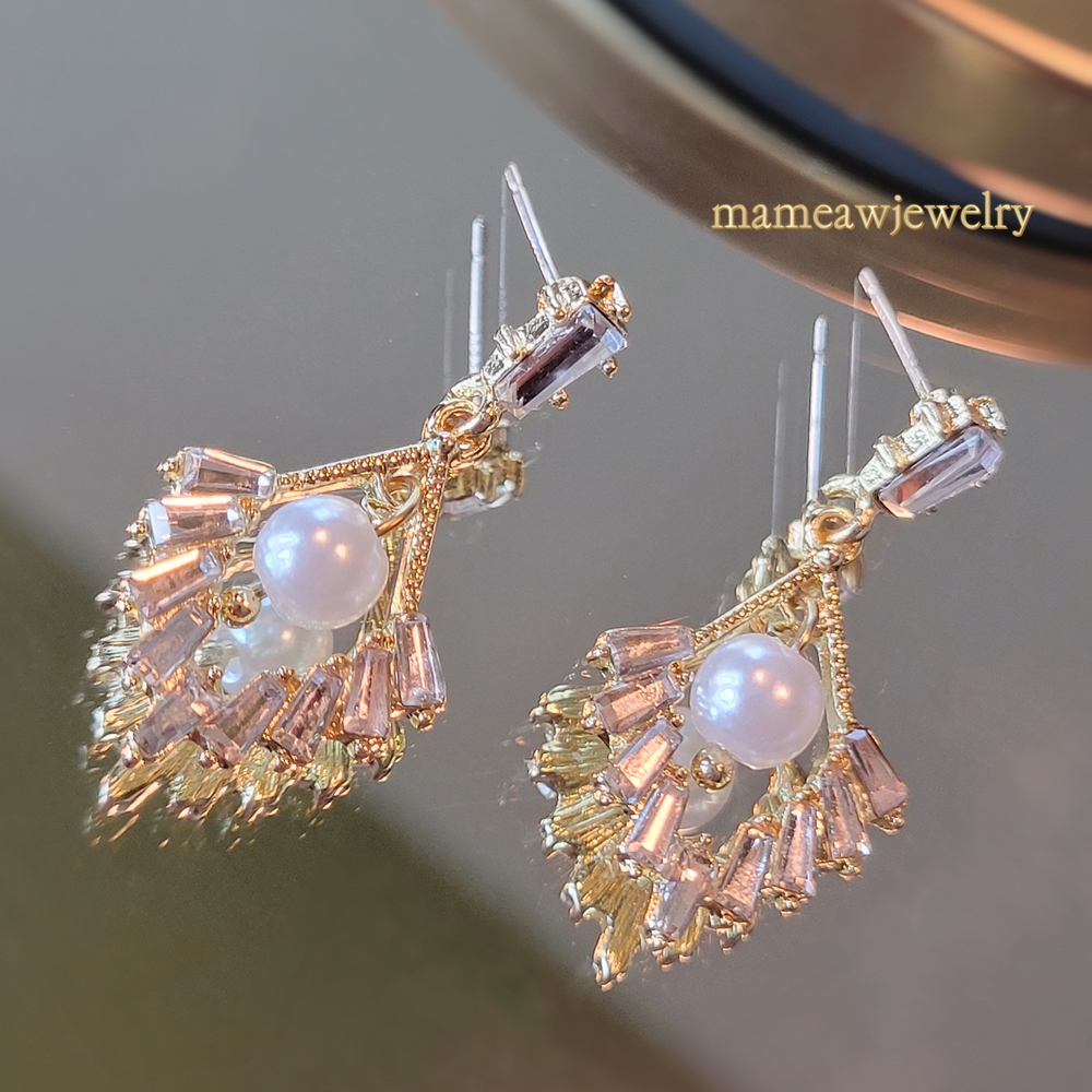 Earrings - Picture 1 of 3